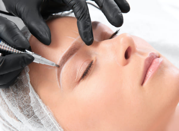 医療アートメイク　施術の流れ　施術　東京・恵比寿のアートメイクラボ